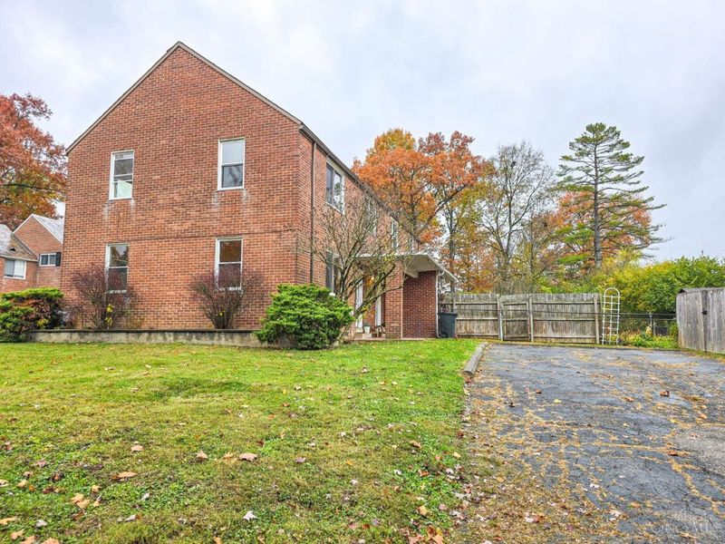 11 Ashby Street, Greenhills, OH 45218 Photo 16