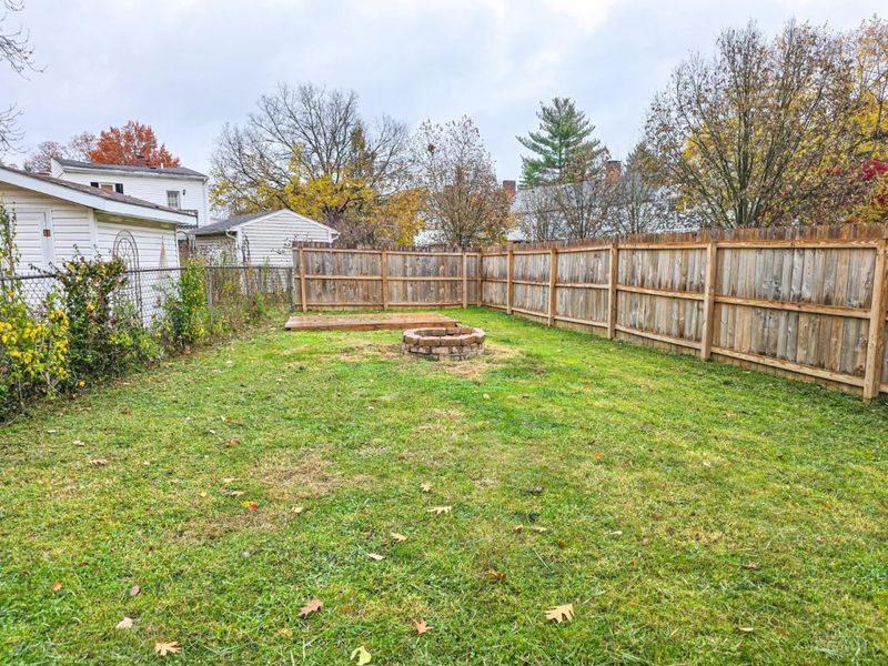 11 Ashby Street, Greenhills, OH 45218 Photo 17