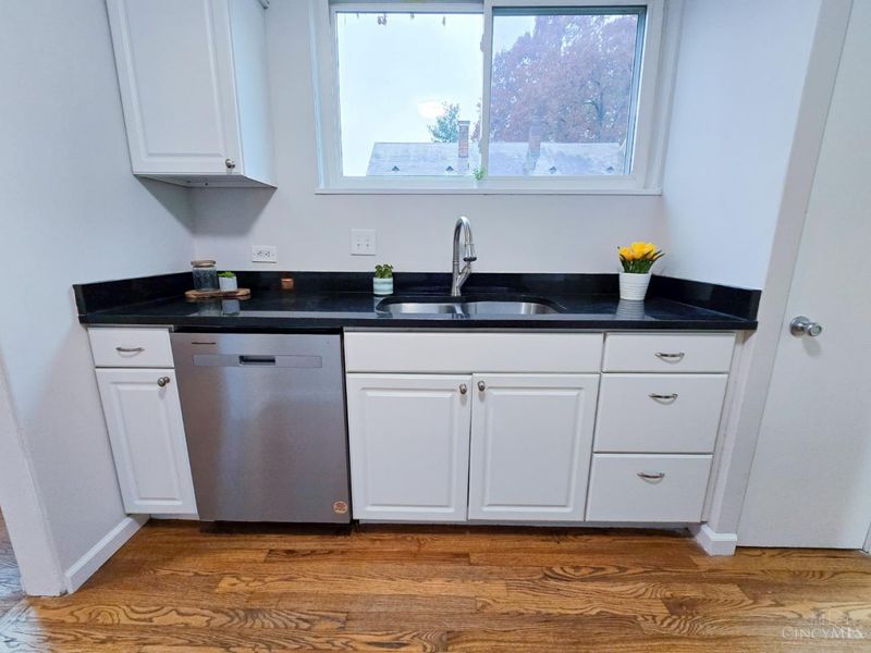 11 Ashby Street, Greenhills, OH 45218 Photo 4