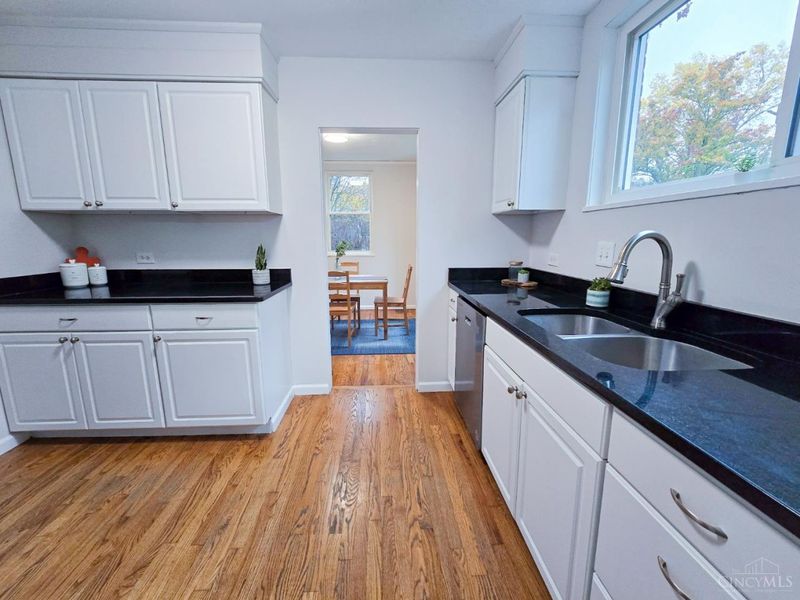 11 Ashby Street, Greenhills, OH 45218 Photo 8