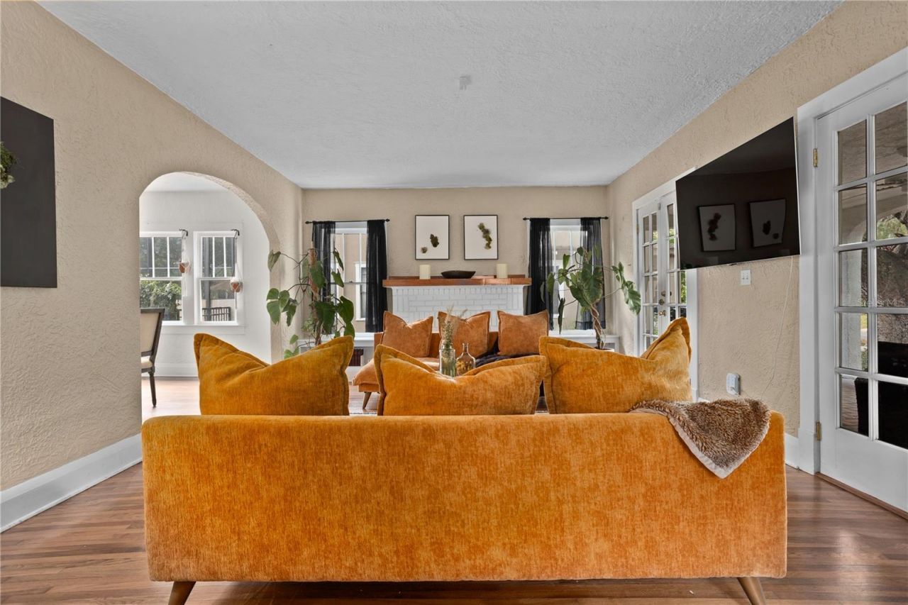 210 Phillips Place, Orlando, FL 32806 Photo