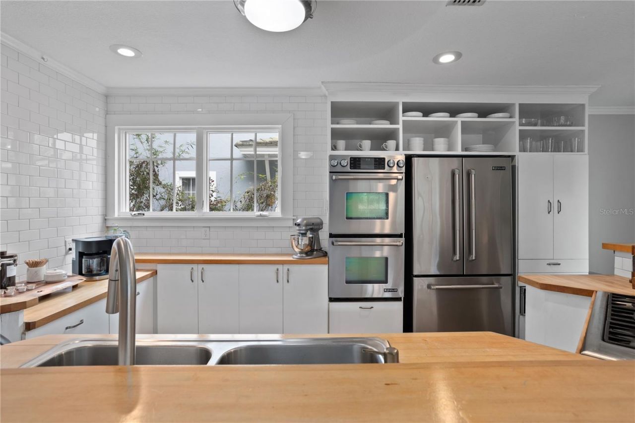 210 Phillips Place, Orlando, FL 32806 Photo