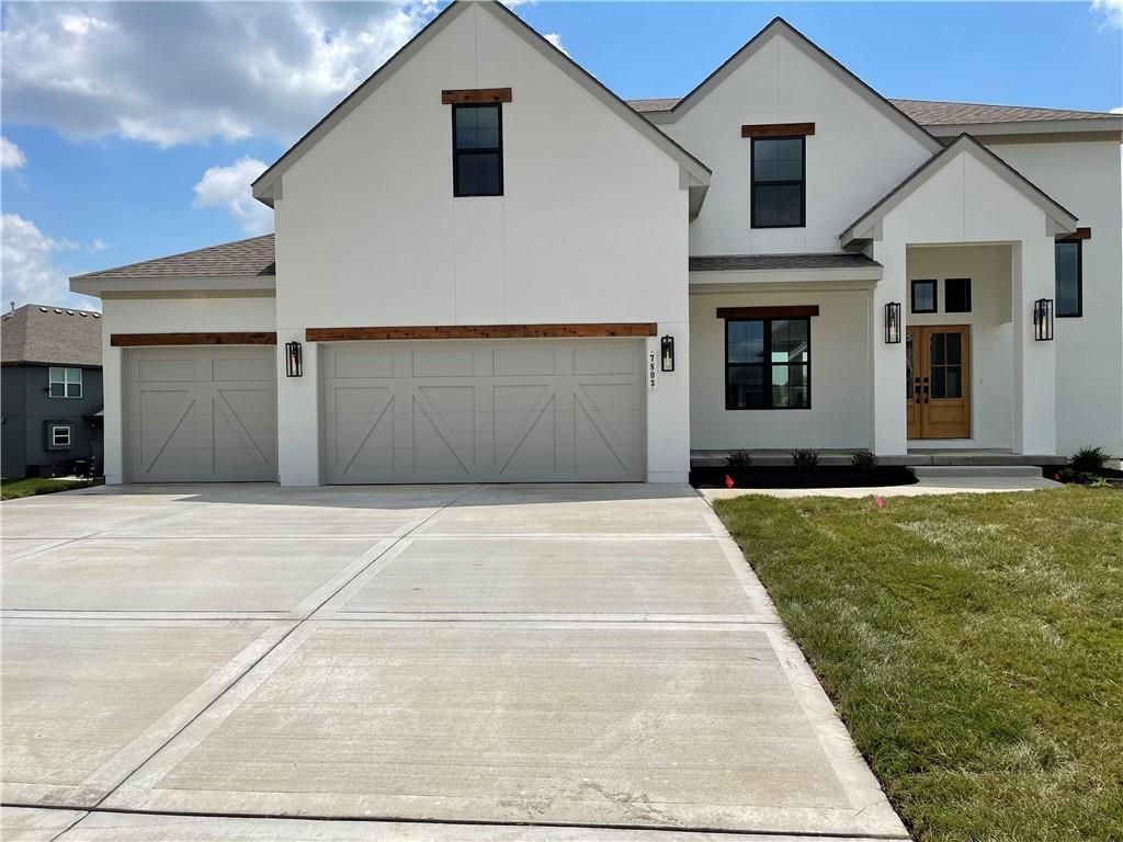 8230 NW 90th Terrace, Kansas City, MO 64153 Main Photo