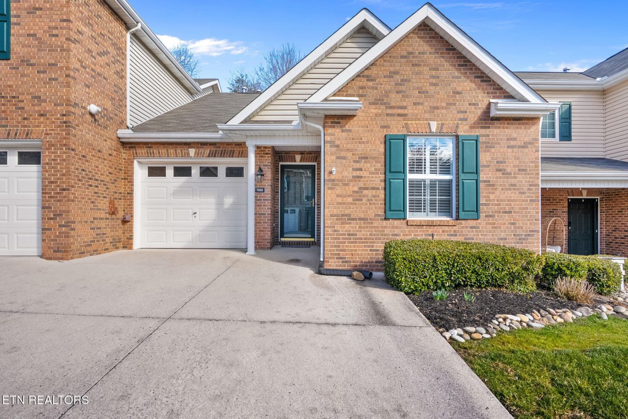 7058 La Christa Way, Knoxville, TN 37921 Main Photo