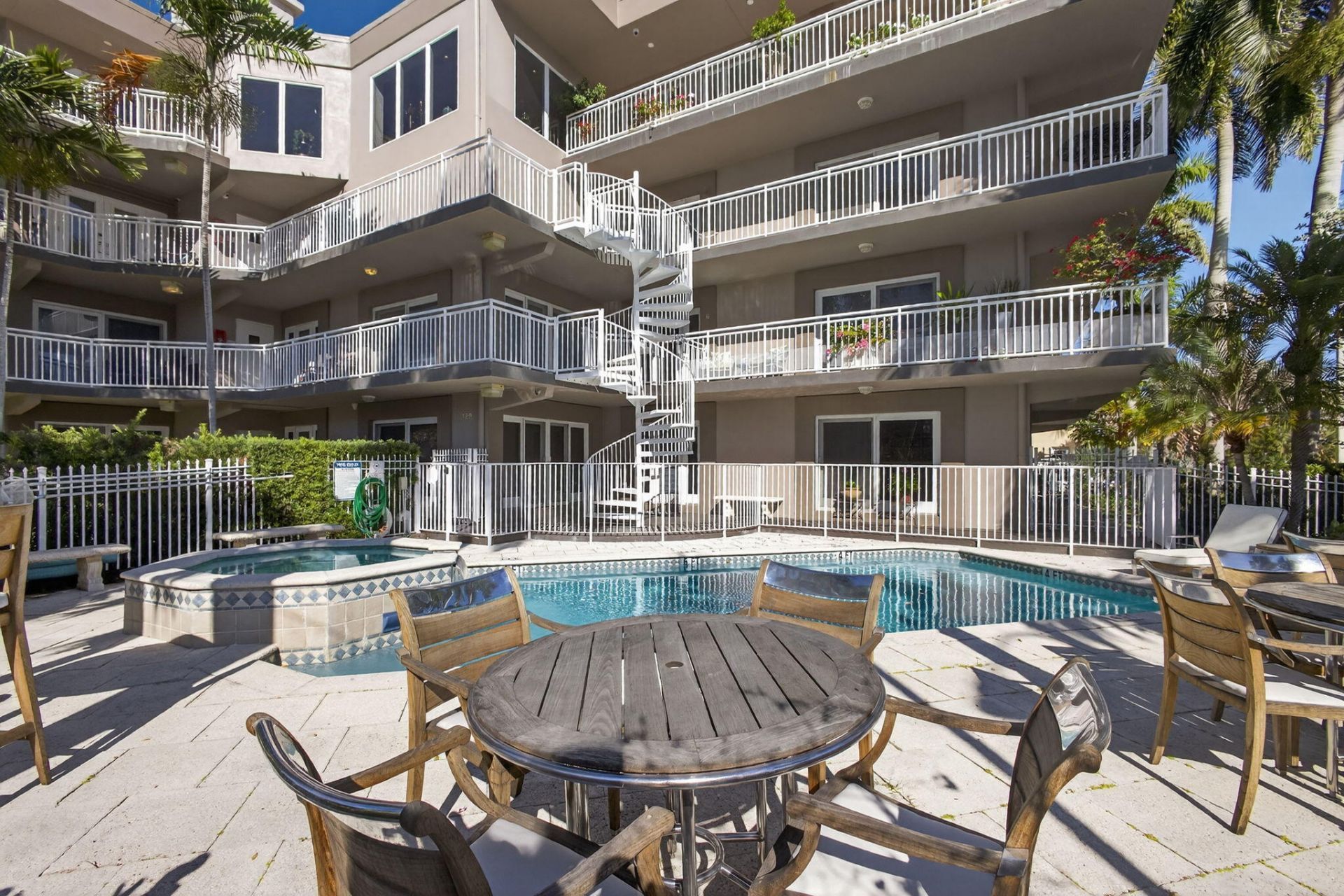 129 S Golfview Road, Unit 6, Lake Worth Beach, FL 33460 Photo