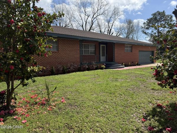 1021 8th Avenue , Graceville, FL 32440