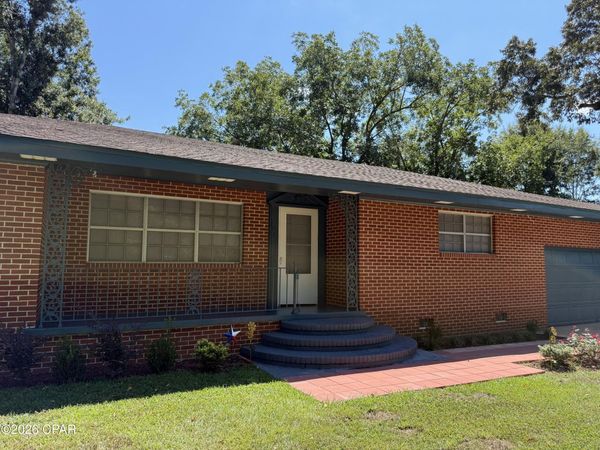 1021 8th Avenue , Graceville, FL 32440