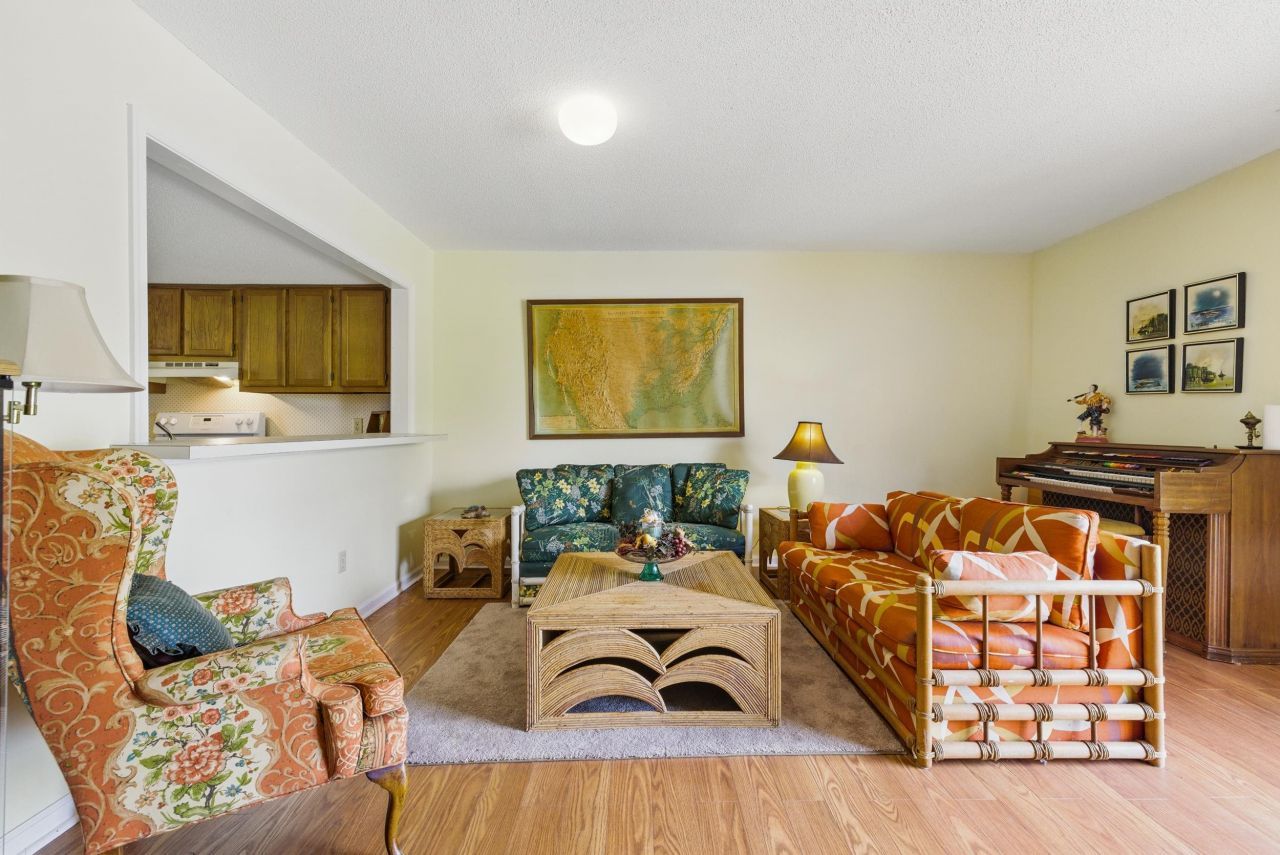 951 Plantation Dr. Photo 6