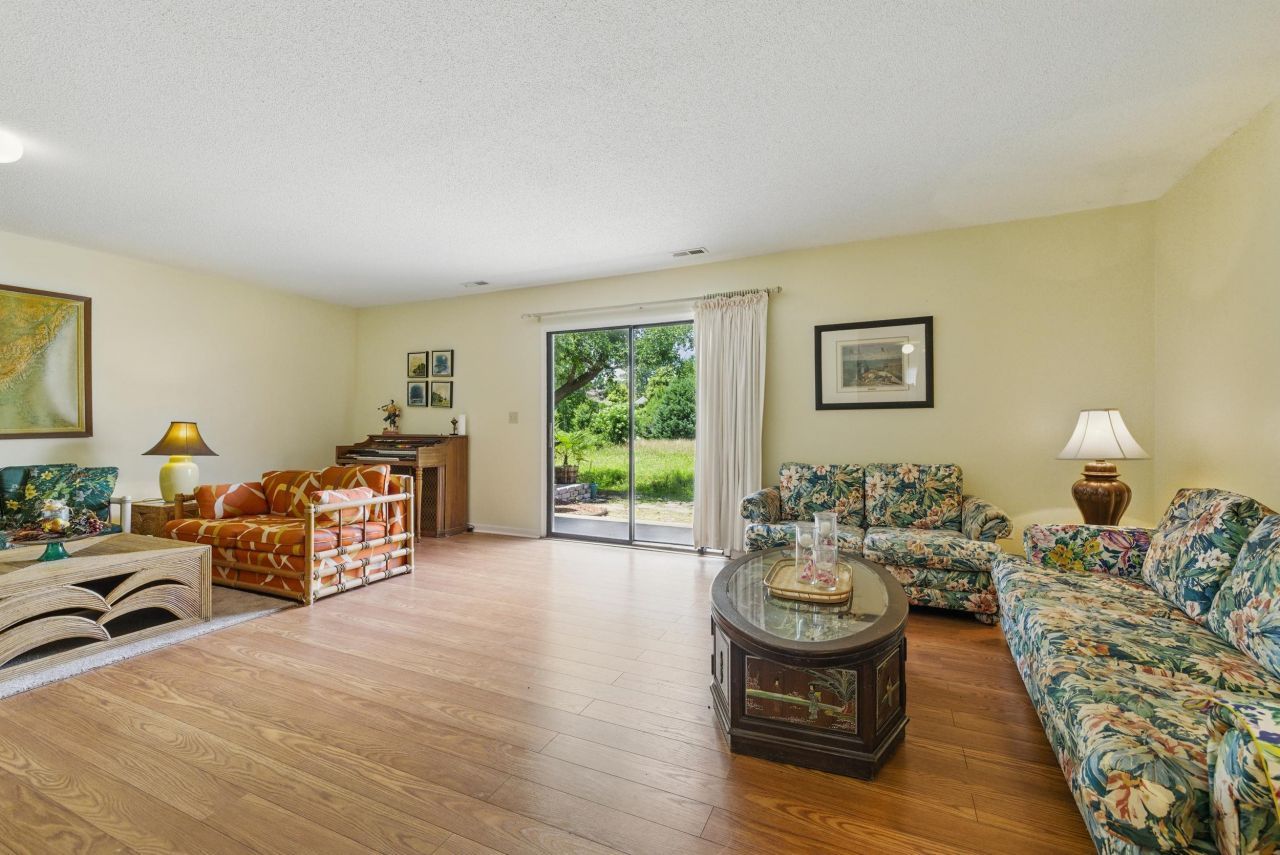 951 Plantation Dr. Photo 7