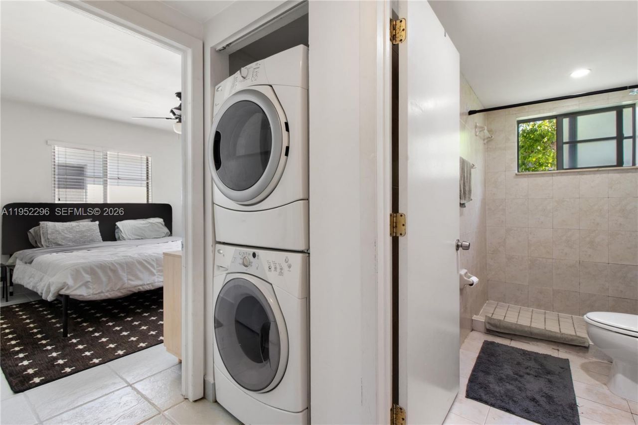 1050 7th St, Unit 1050-3, Miami Beach, FL 33139 Photo