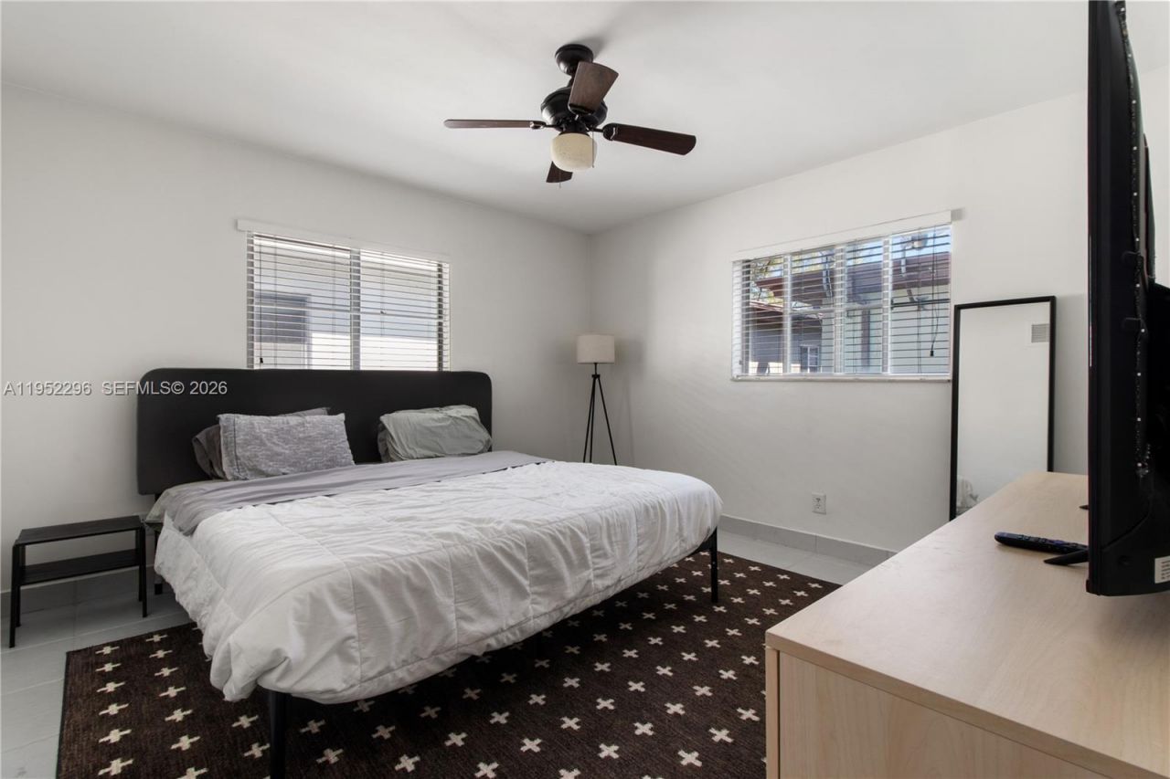 1050 7th St, Unit 1050-3, Miami Beach, FL 33139 Photo