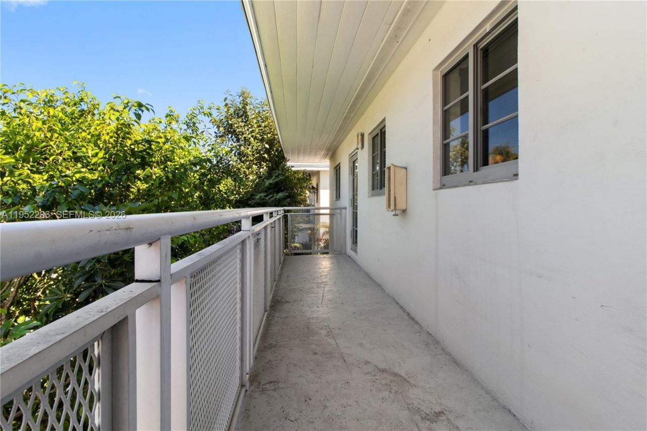 1050 7th St, Unit 1050-3, Miami Beach, FL 33139 Photo