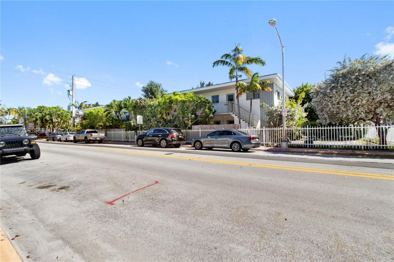 1050 7th St, Unit 1050-3, Miami Beach, FL 33139 Photo
