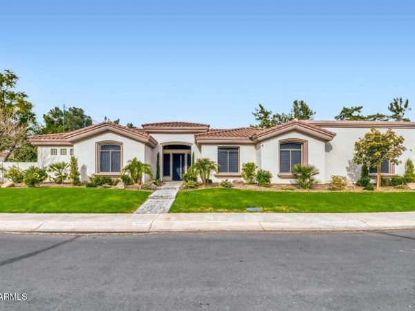 8306 E SUNNYSIDE Drive, Scottsdale, AZ 85260