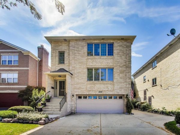 1209 E Davis Street E, Unit 3, Arlington Heights, IL 60005
