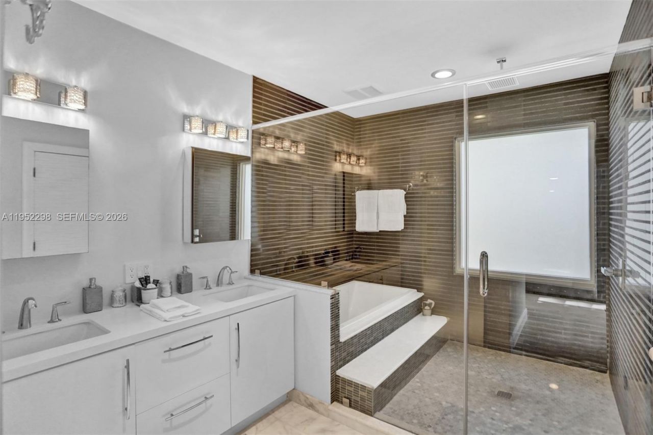 1017 Tyler St, Hollywood, FL 33019 Photo