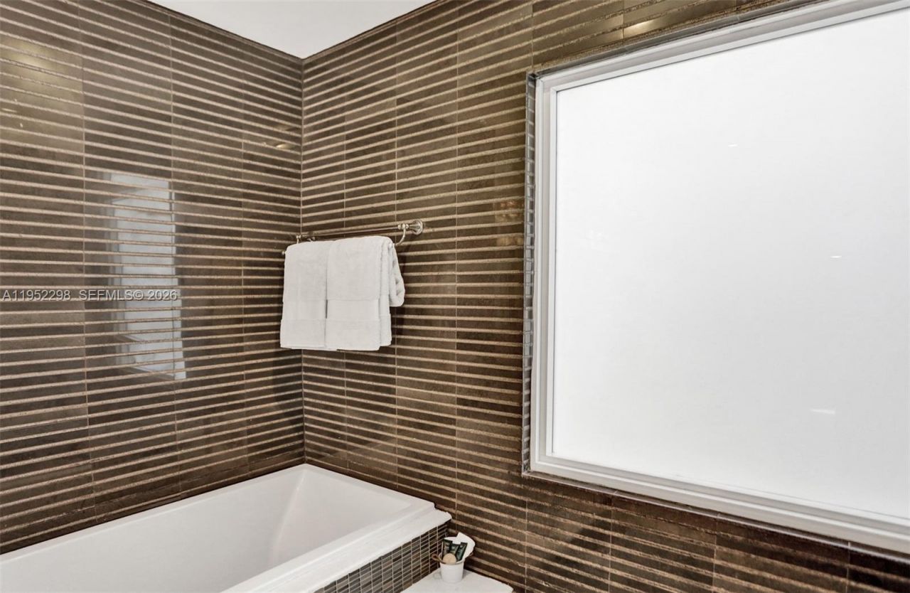 1017 Tyler St, Hollywood, FL 33019 Photo