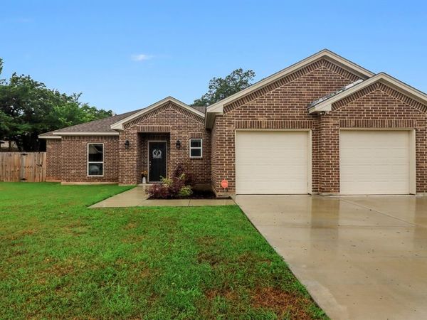 605 Madeline Court, Azle, TX 76020