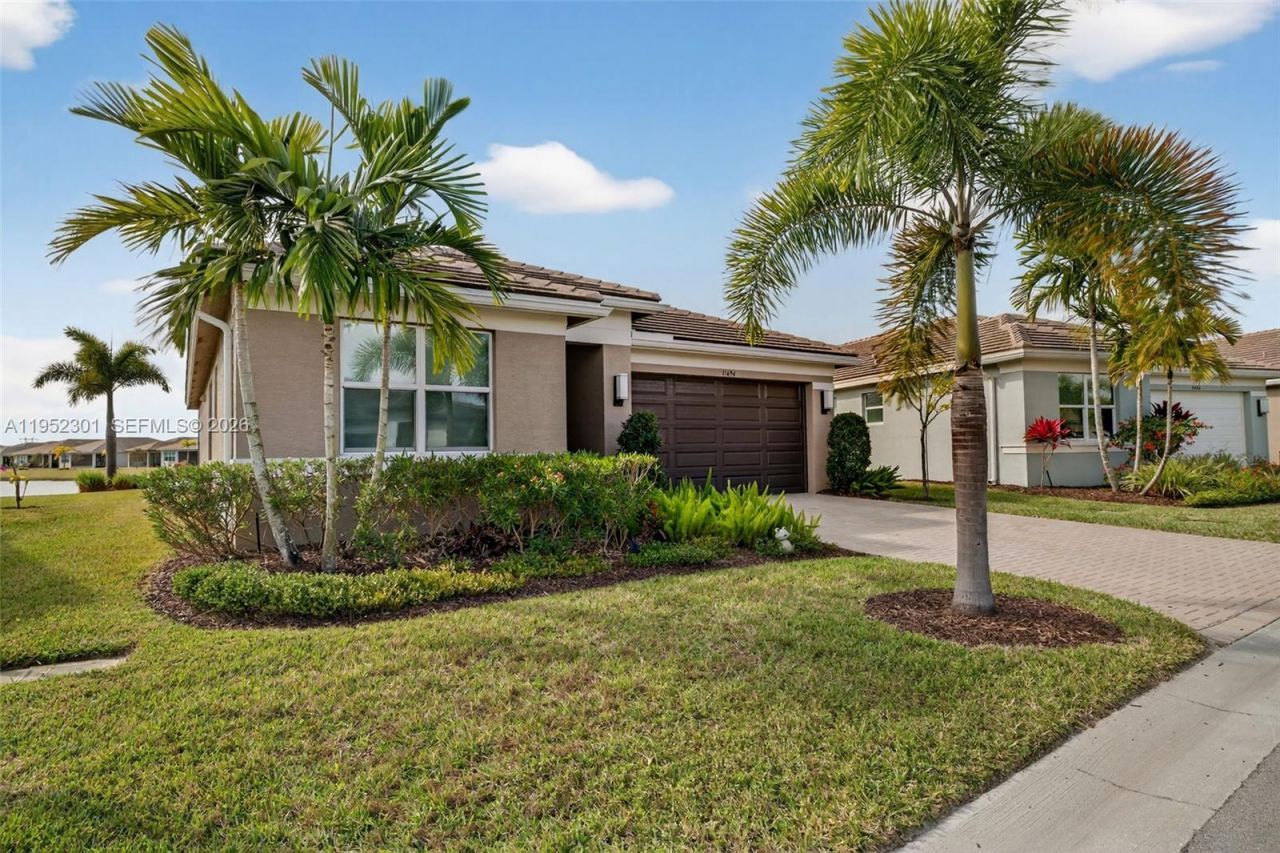 11694 SW River Crossing Pl, Port Saint Lucie, FL 34987 Photo