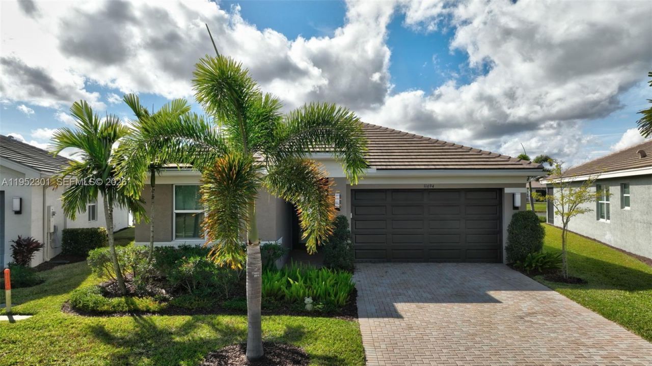 11694 SW River Crossing Pl, Port Saint Lucie, FL 34987 Photo