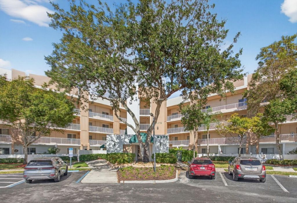 9575 Weldon Cir, Unit C413, Tamarac, FL 33321 Photo