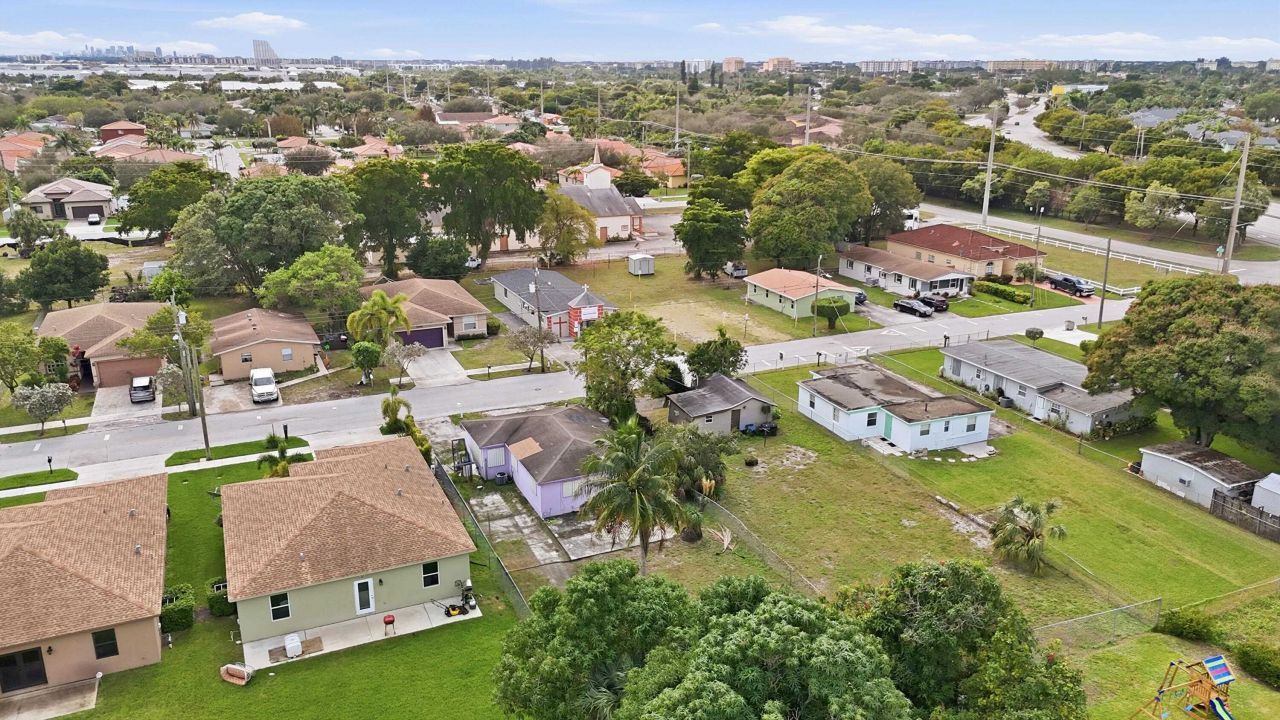 2043 NW 8th Street , Other Florida, FL 33069 Photo