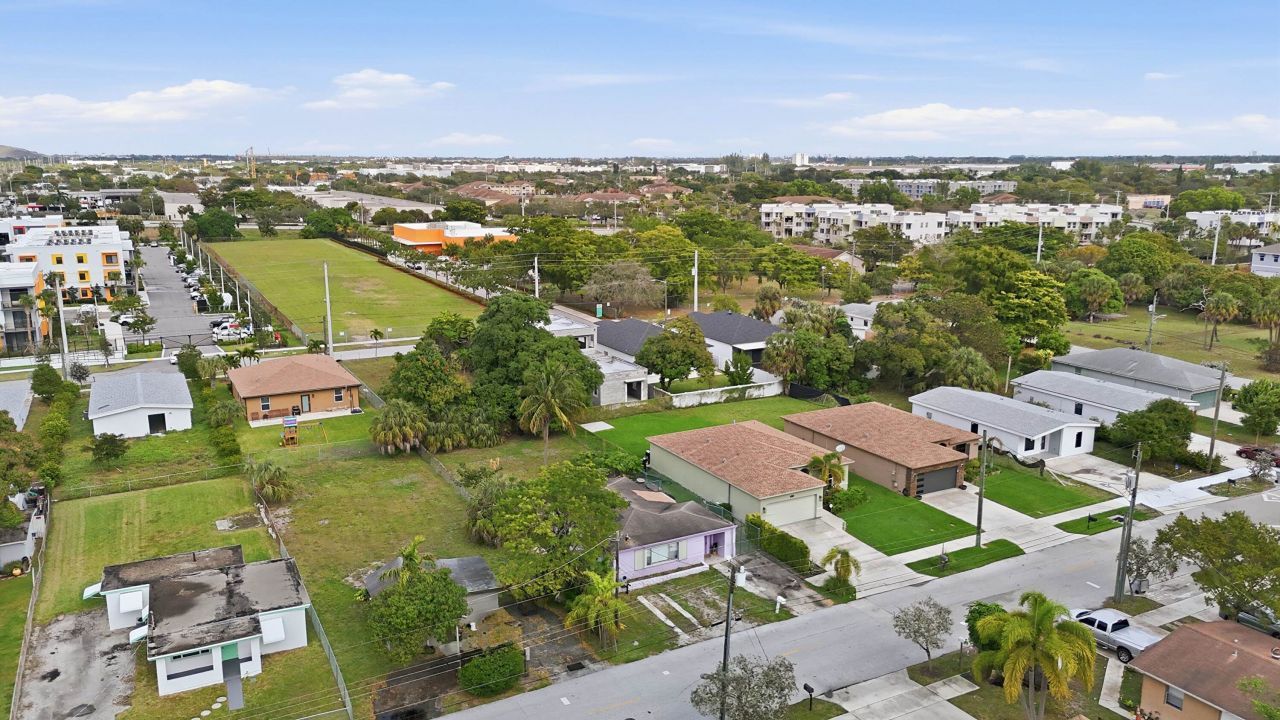 2043 NW 8th Street , Other Florida, FL 33069 Photo