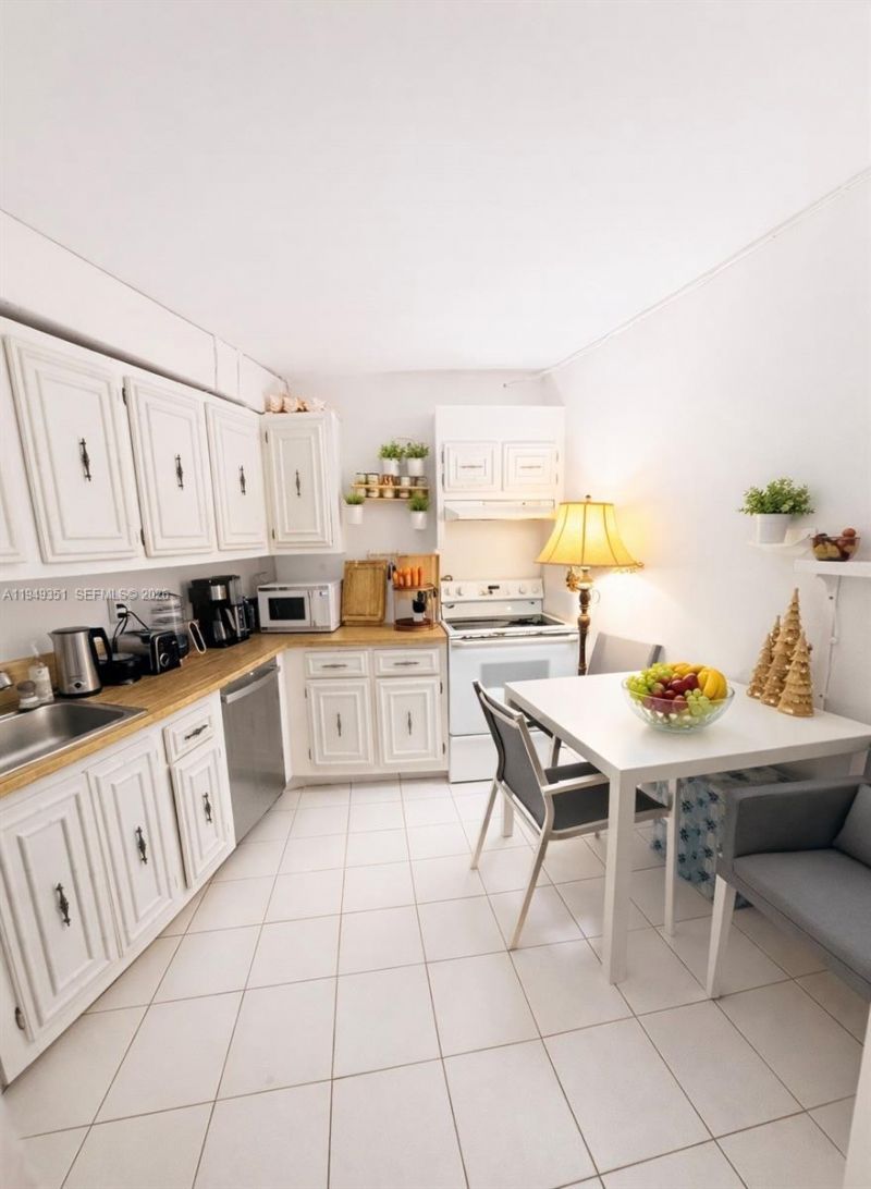 800 Parkview Dr, Unit 928, Hallandale Beach, FL 33009 Photo