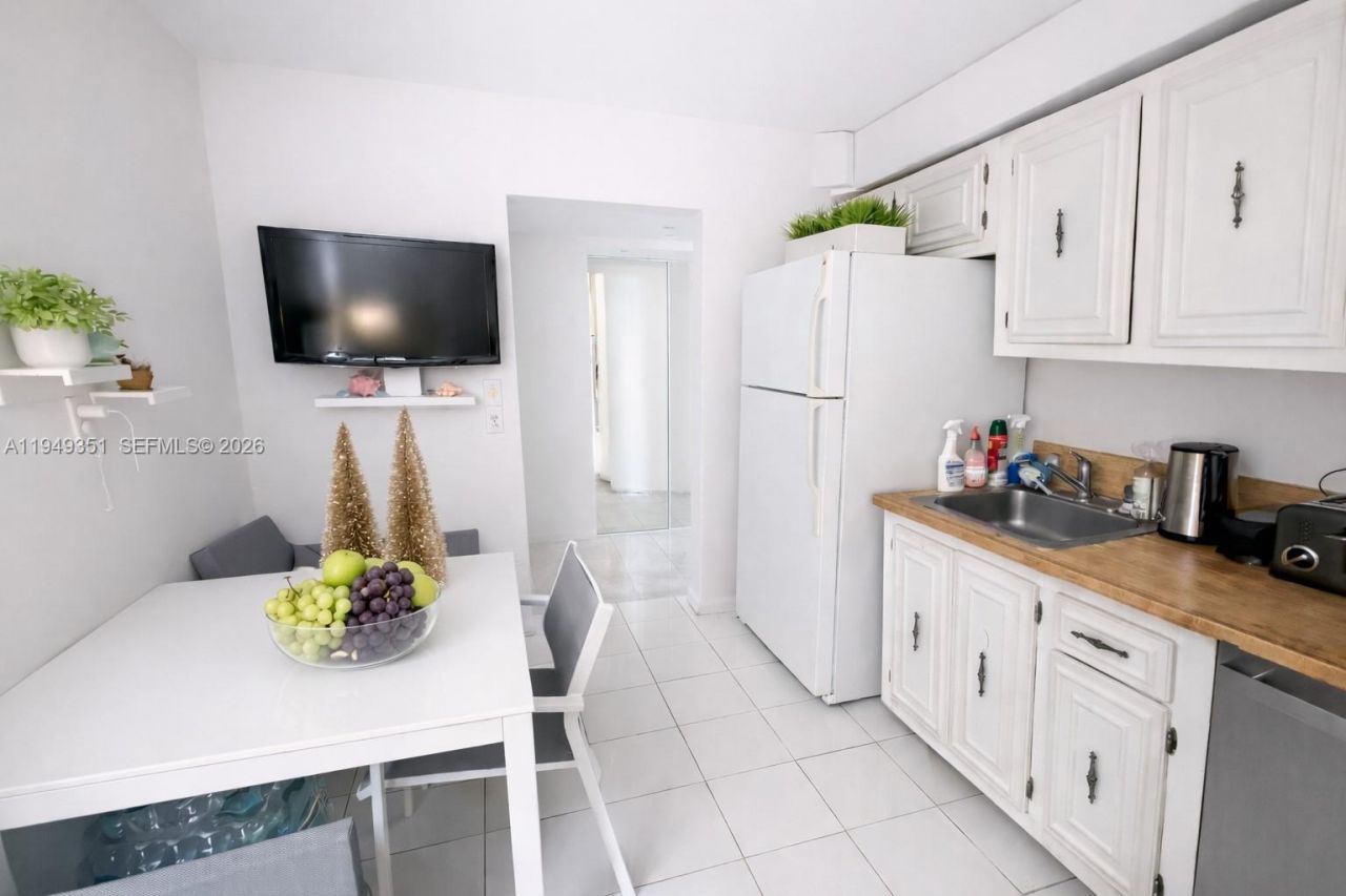 800 Parkview Dr, Unit 928, Hallandale Beach, FL 33009 Photo