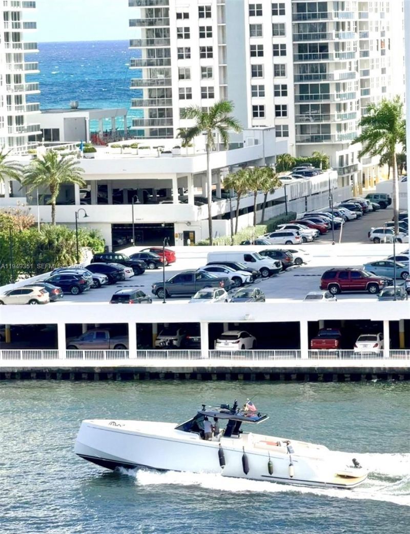 800 Parkview Dr, Unit 928, Hallandale Beach, FL 33009 Photo