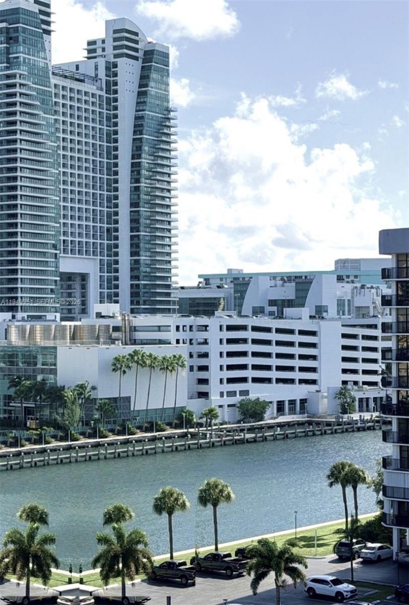 800 Parkview Dr, Unit 928, Hallandale Beach, FL 33009 Photo