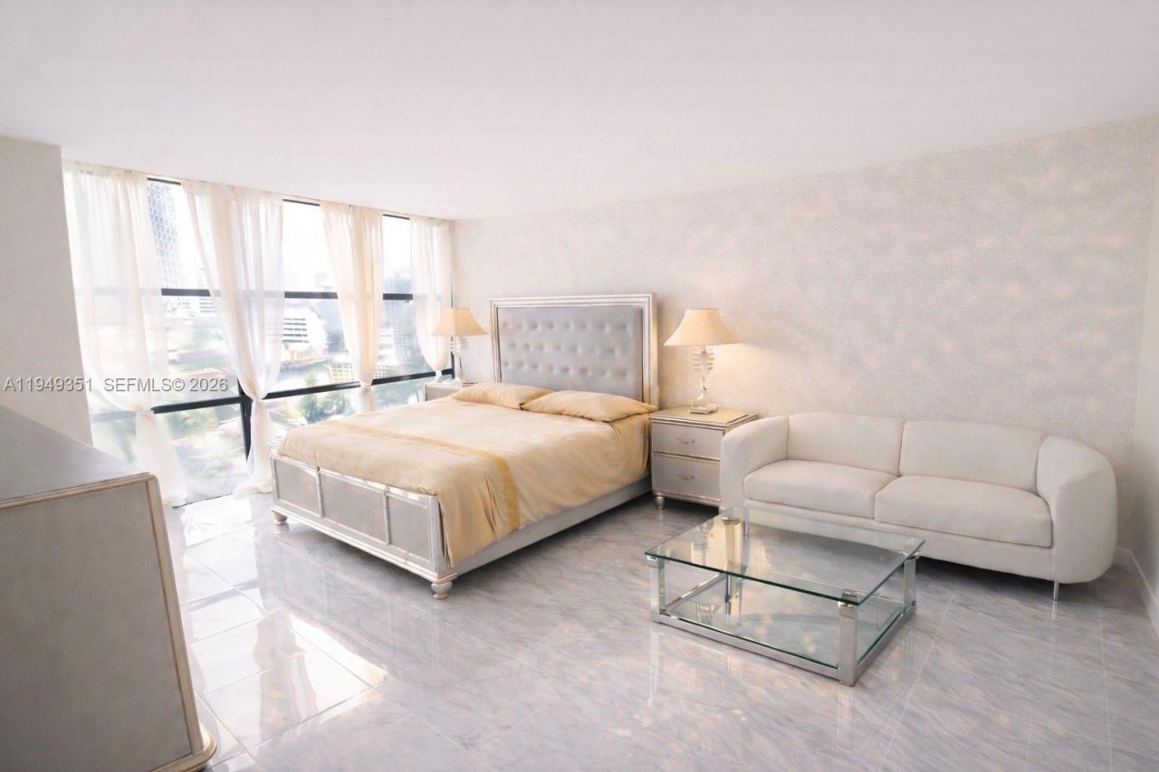 800 Parkview Dr, Unit 928, Hallandale Beach, FL 33009 Photo