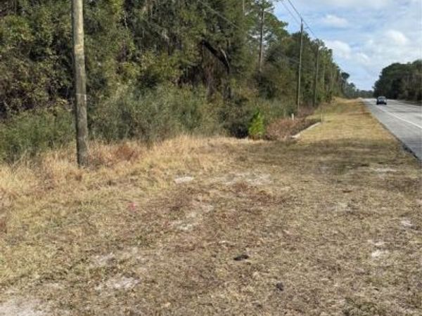 2108 S Highway 17, Crescent City, FL 32112