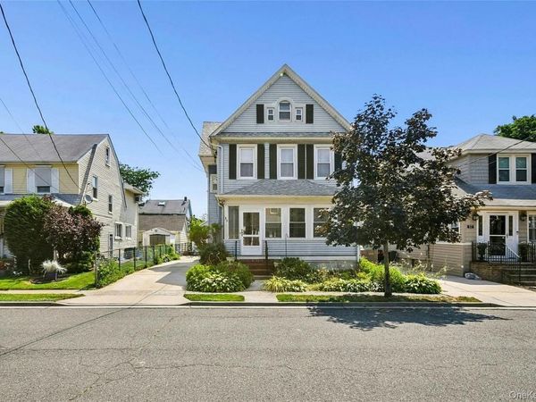 55 Vernon Avenue, Unit 2, Rockville Centre, NY 11570