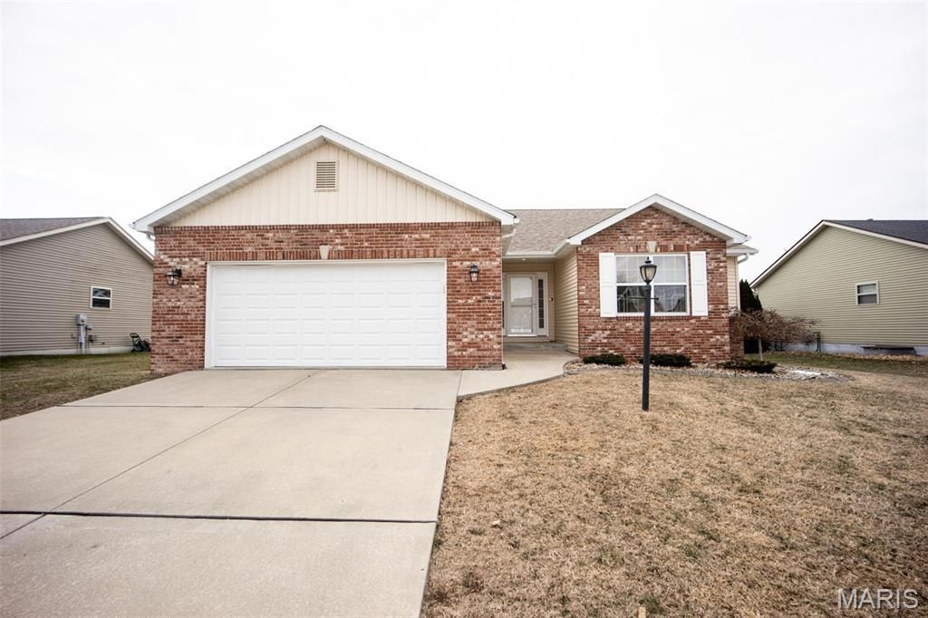 7008 Augusta Drive, Glen Carbon, IL 62034 Main Photo