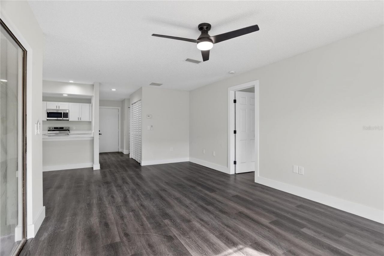 5014 Barrington Circle, Unit 2102, Sarasota, FL 34234 Photo