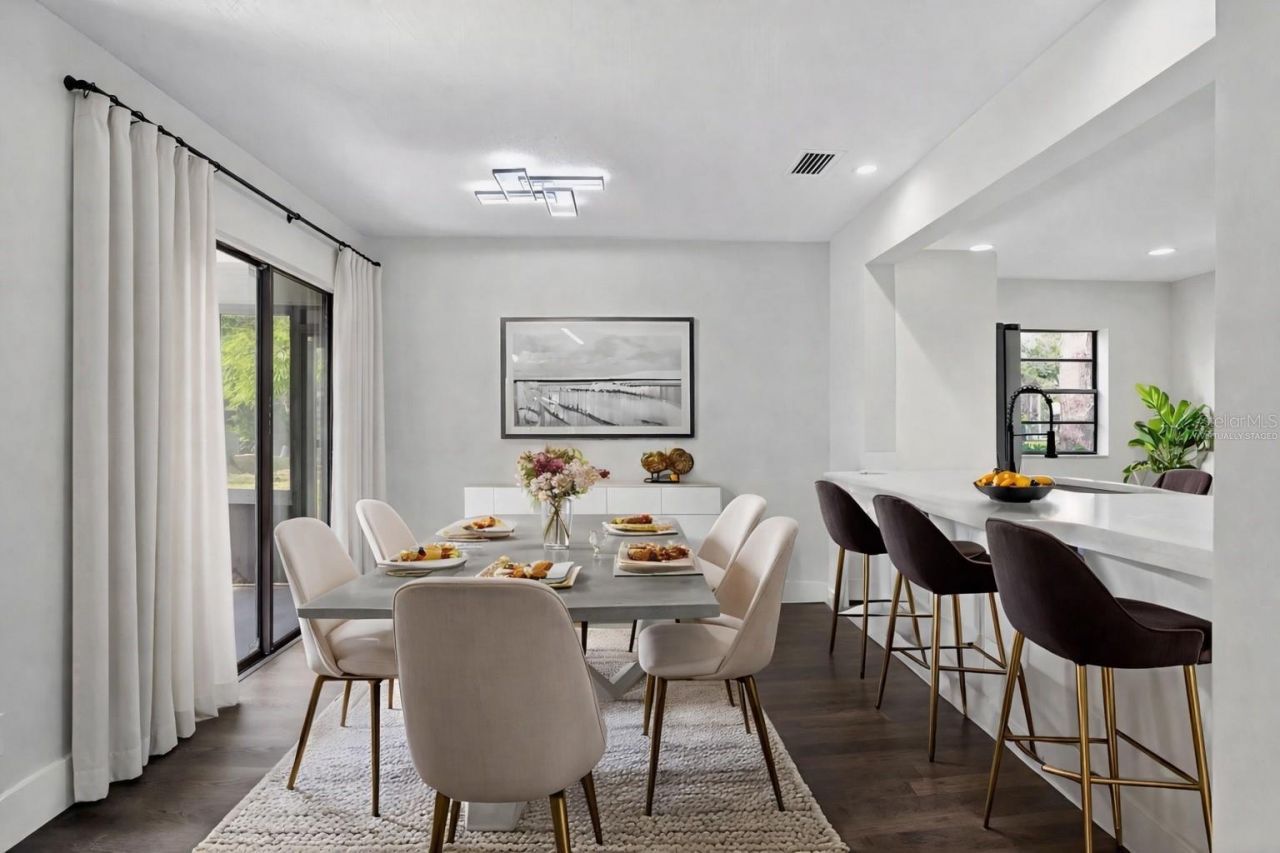 5014 Barrington Circle, Unit 2102, Sarasota, FL 34234 Photo