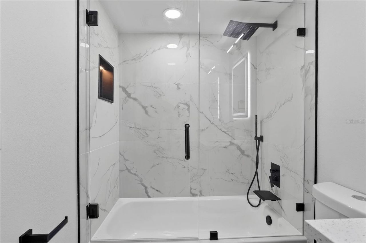 5014 Barrington Circle, Unit 2102, Sarasota, FL 34234 Photo