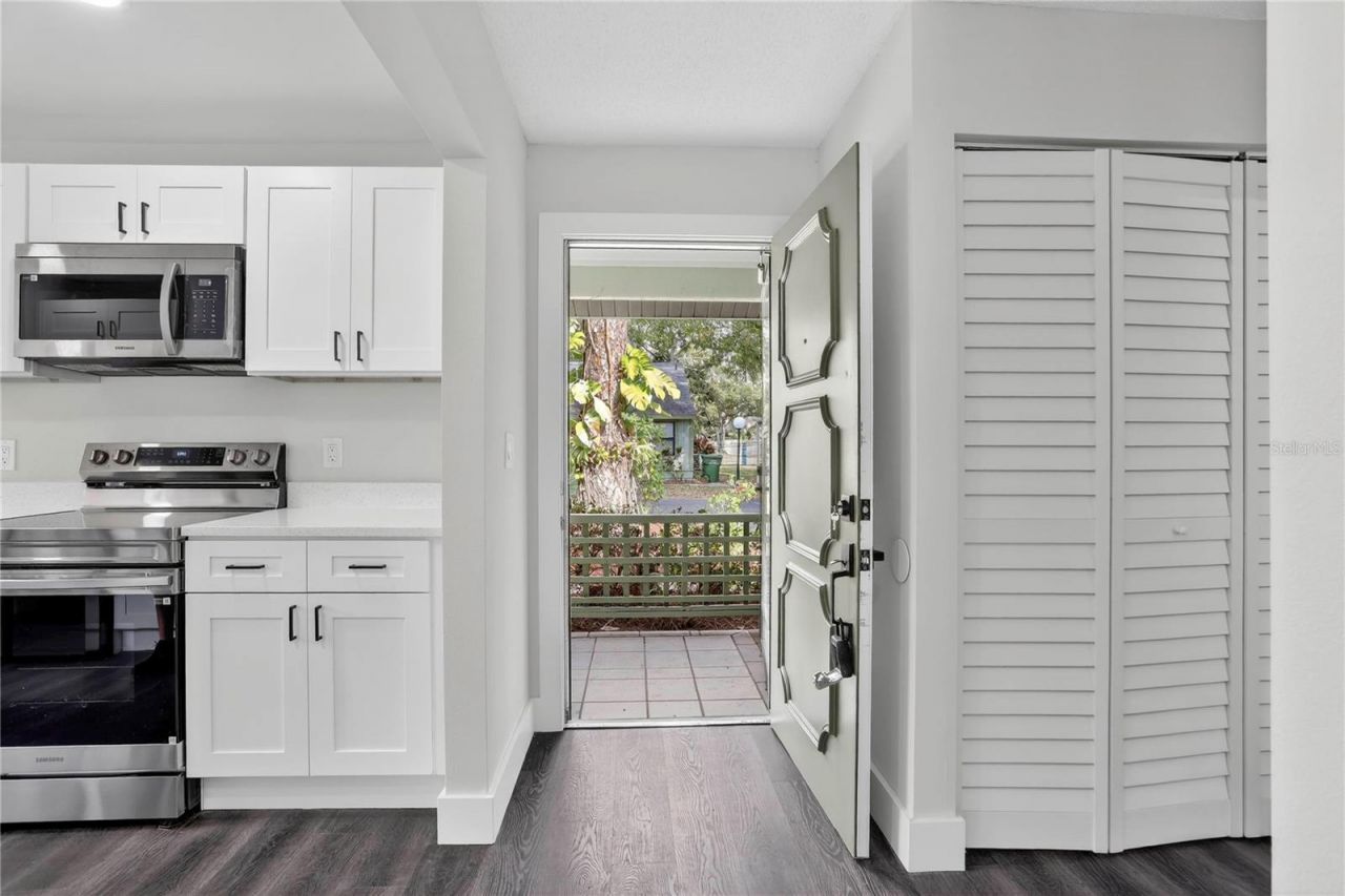 5014 Barrington Circle, Unit 2102, Sarasota, FL 34234 Photo