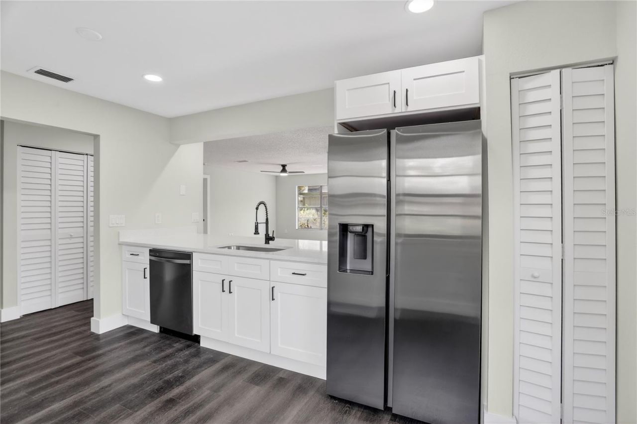 5014 Barrington Circle, Unit 2102, Sarasota, FL 34234 Photo