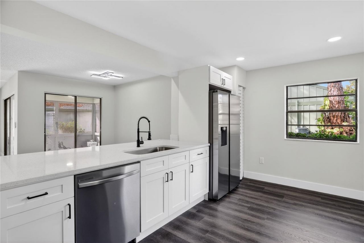5014 Barrington Circle, Unit 2102, Sarasota, FL 34234 Photo