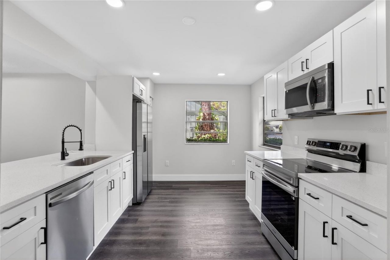 5014 Barrington Circle, Unit 2102, Sarasota, FL 34234 Photo