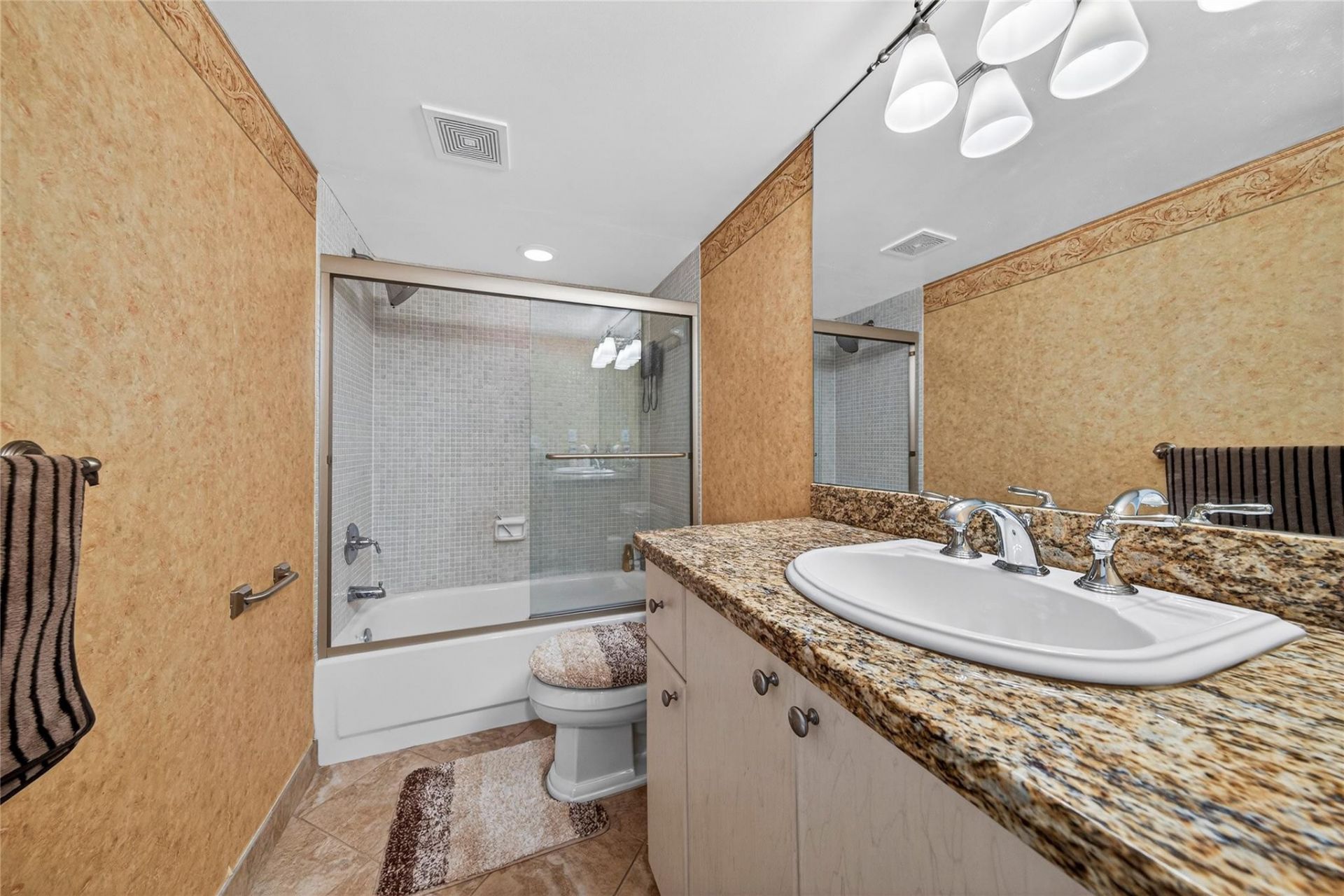 1160 N Federal Highway, Unit 522, Fort Lauderdale, FL 33304 Photo