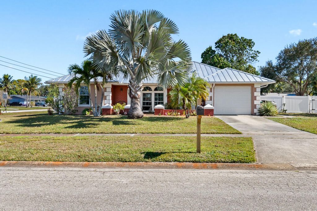 397 NE Jonquil Street, Port Saint Lucie, FL 34983 Photo