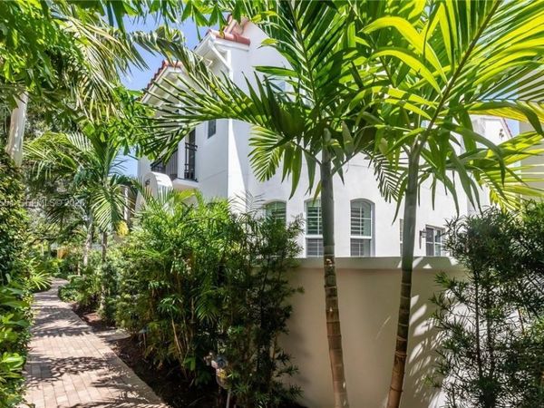 918 NE 17th Way, Fort Lauderdale, FL 33304