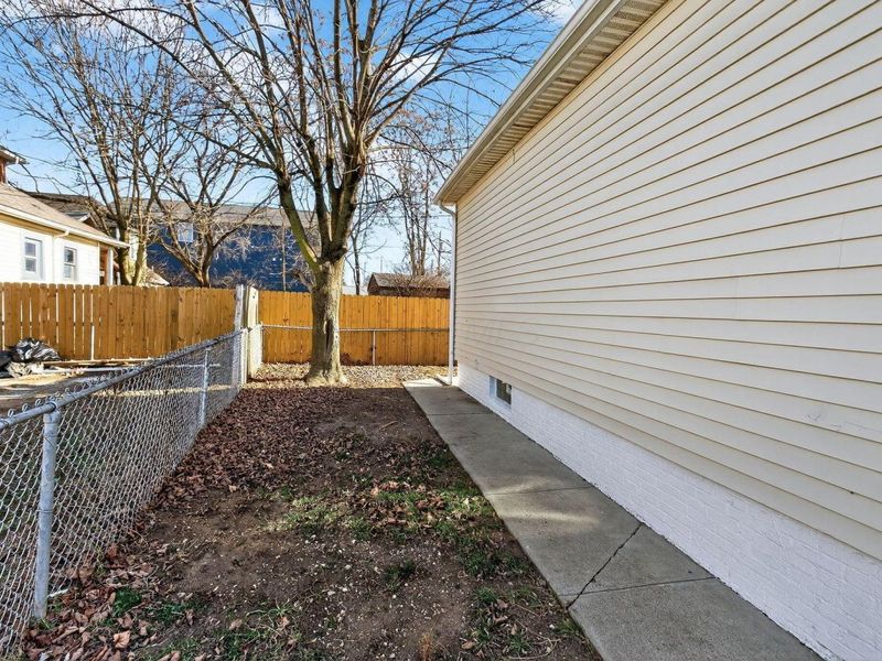 378 Hawkes Avenue, Columbus, OH 43223 Photo 5