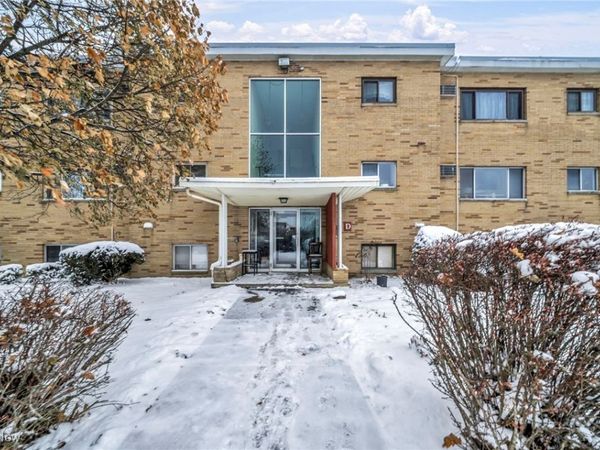 5200 Royalton Road, Unit D-8, North Royalton, OH 44133