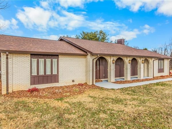 1608 Asbury Church Road , Hamptonville, NC 27020