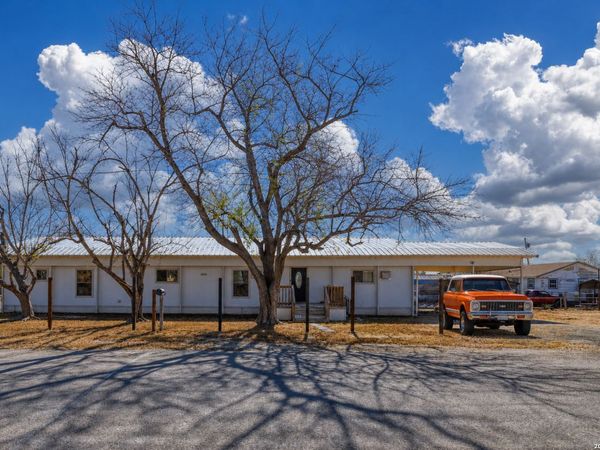 303 19th, Carrizo Springs, TX 78834