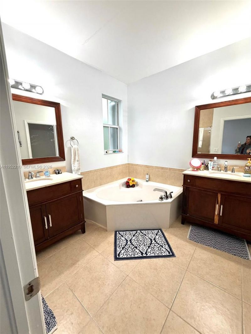 10780 NW 74th Ln, Doral, FL 33178 Photo